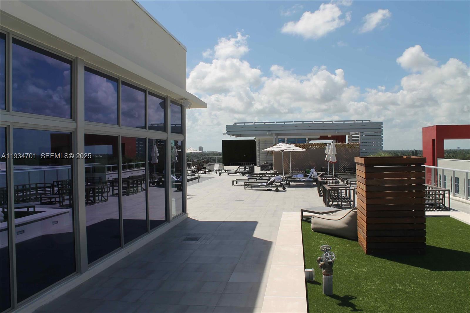 COSTA HOLLYWOOD CONDO - Residential