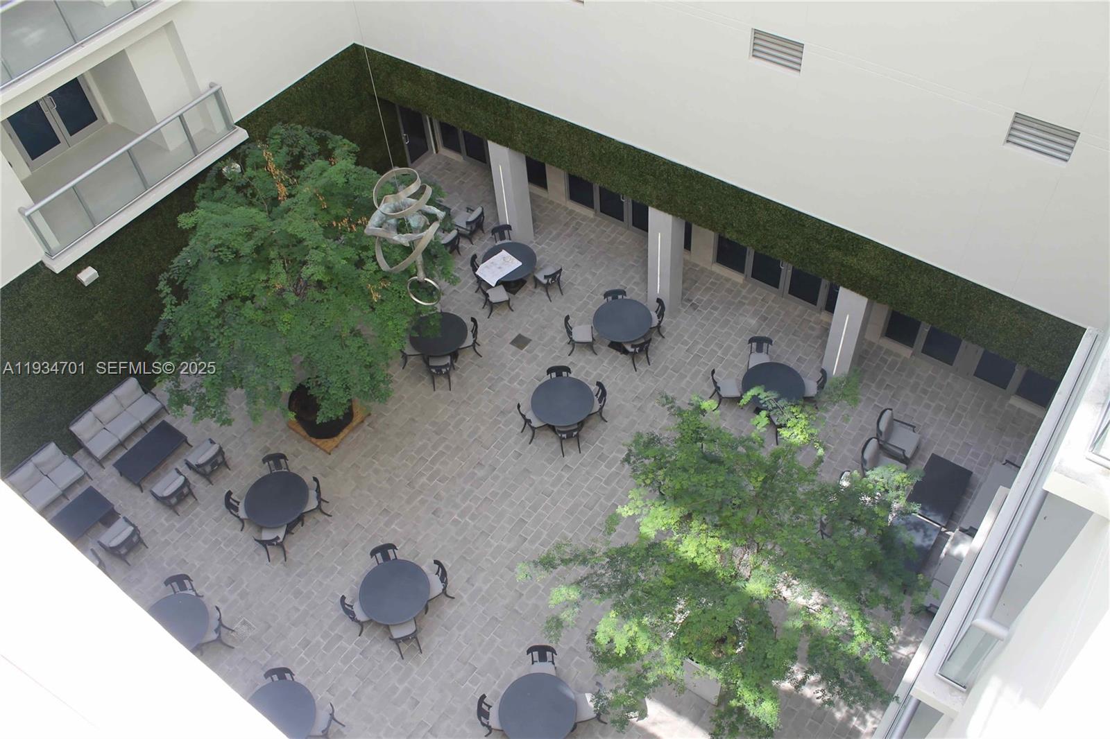 COSTA HOLLYWOOD CONDO - Residential