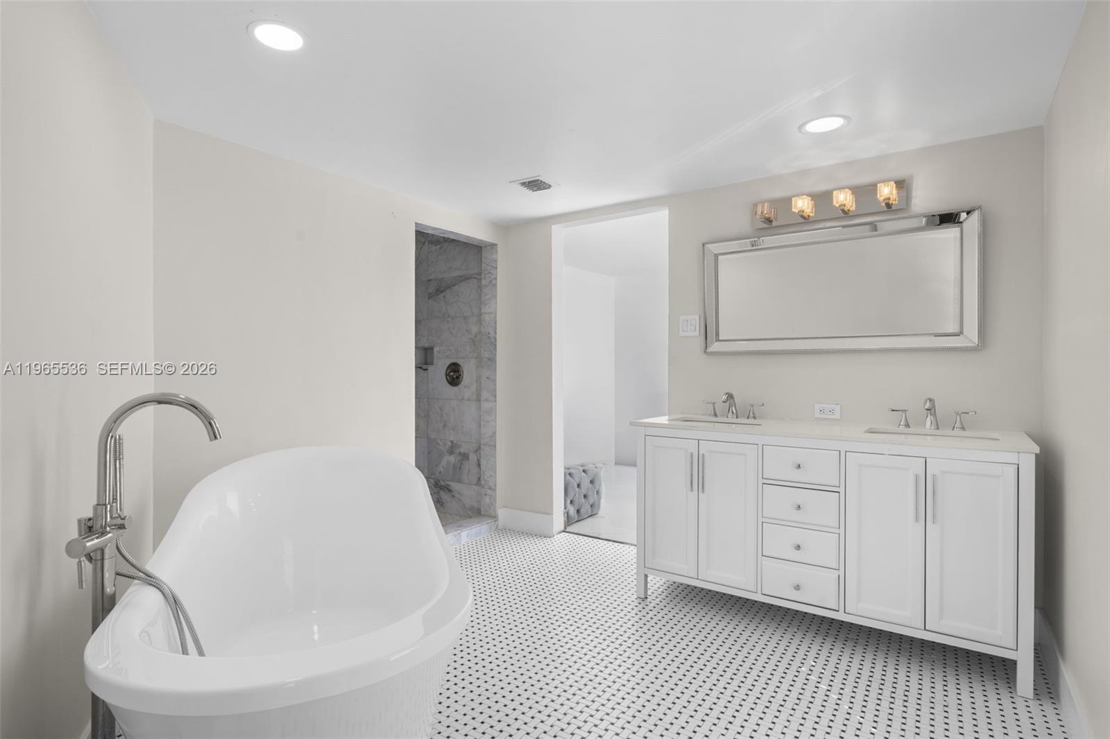 CYPRESS ISLES ESTATES 2ND - Residential