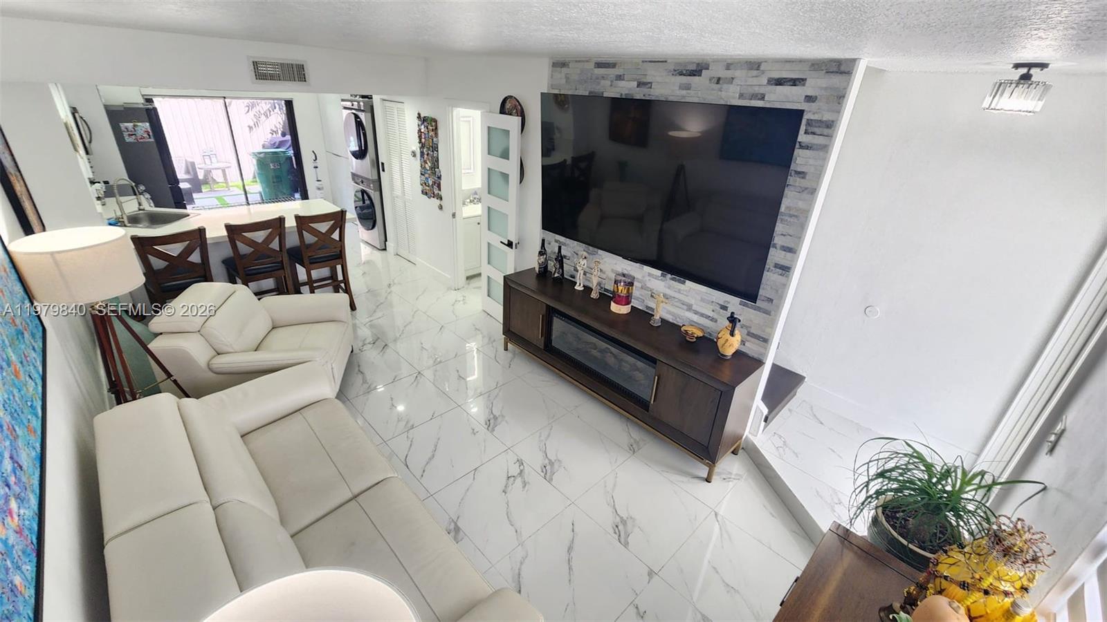 VILLAS UNIVERSITY SQUARE - Residential Lease