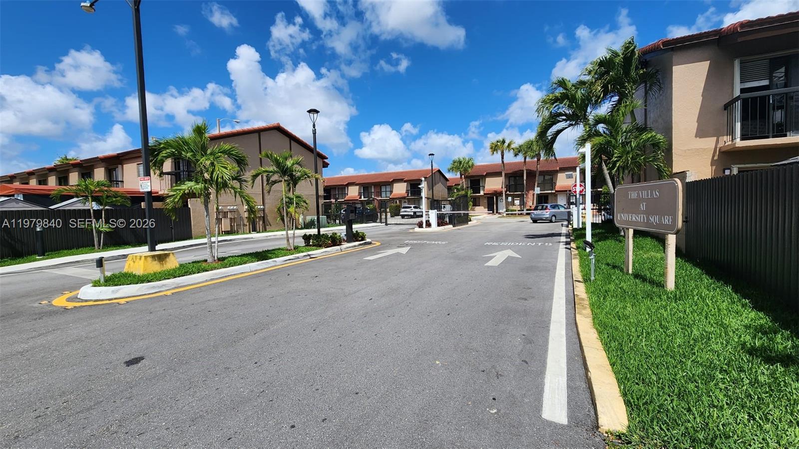 VILLAS UNIVERSITY SQUARE - Residential Lease