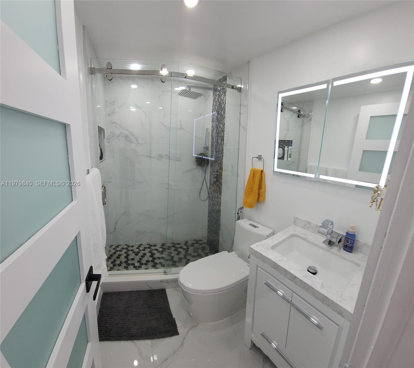 VILLAS UNIVERSITY SQUARE - Residential Lease