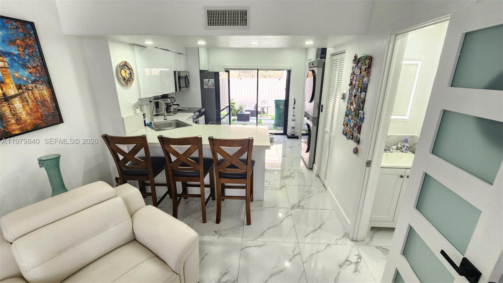 VILLAS UNIVERSITY SQUARE - Residential Lease