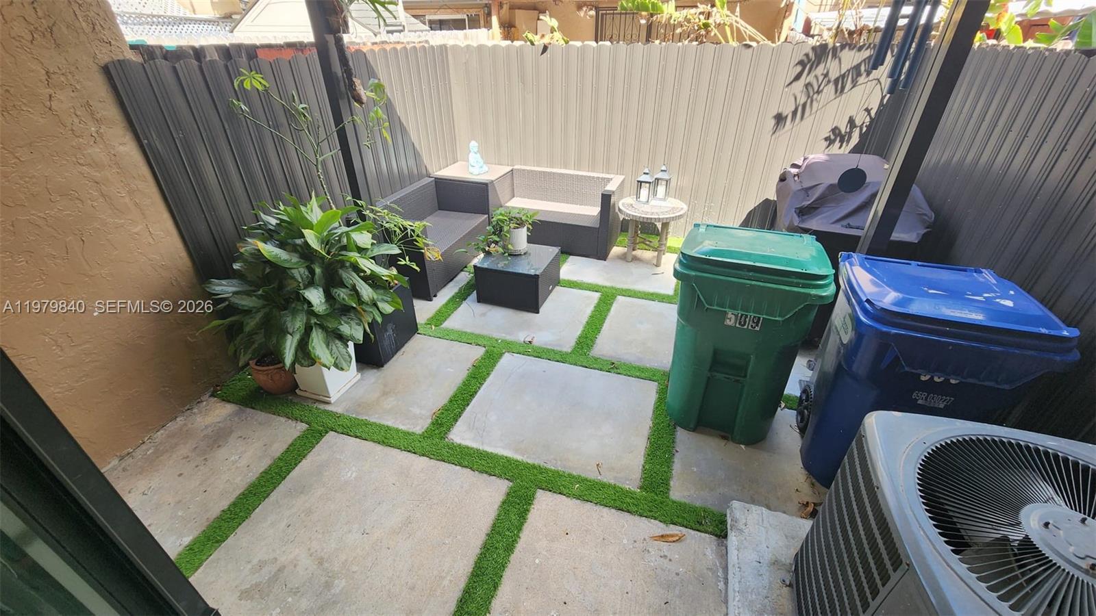 VILLAS UNIVERSITY SQUARE - Residential Lease