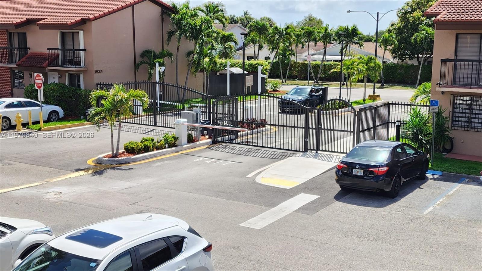 VILLAS UNIVERSITY SQUARE - Residential Lease