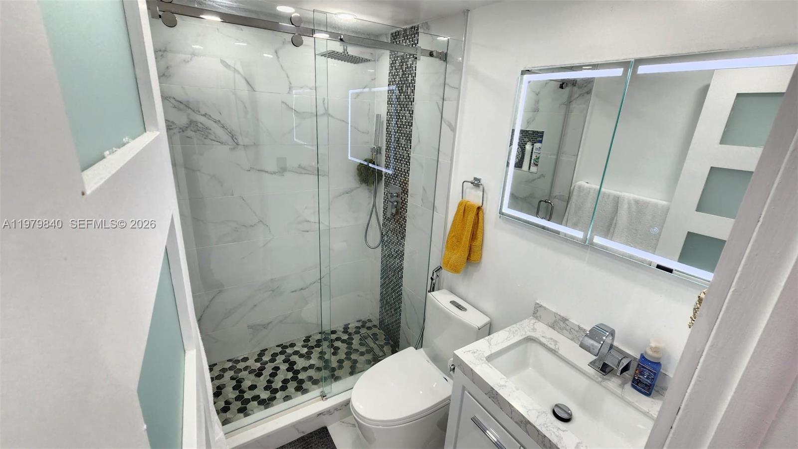 VILLAS UNIVERSITY SQUARE - Residential Lease