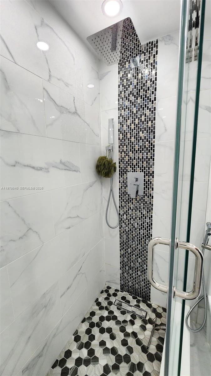 VILLAS UNIVERSITY SQUARE - Residential Lease