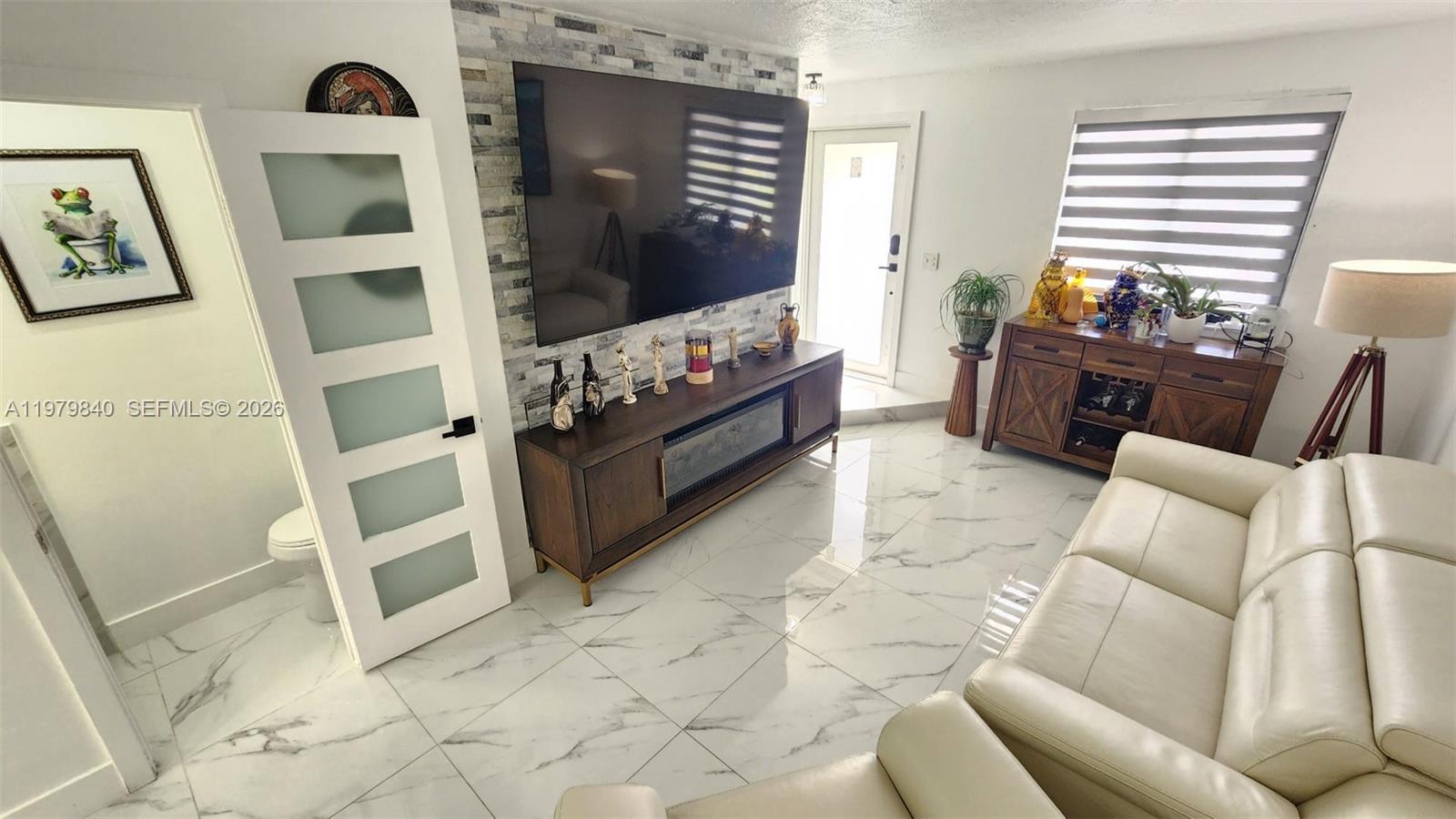 VILLAS UNIVERSITY SQUARE - Residential Lease