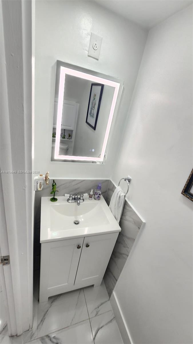 VILLAS UNIVERSITY SQUARE - Residential Lease