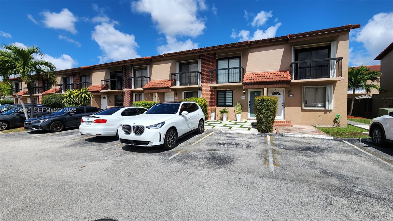 VILLAS UNIVERSITY SQUARE - Residential Lease