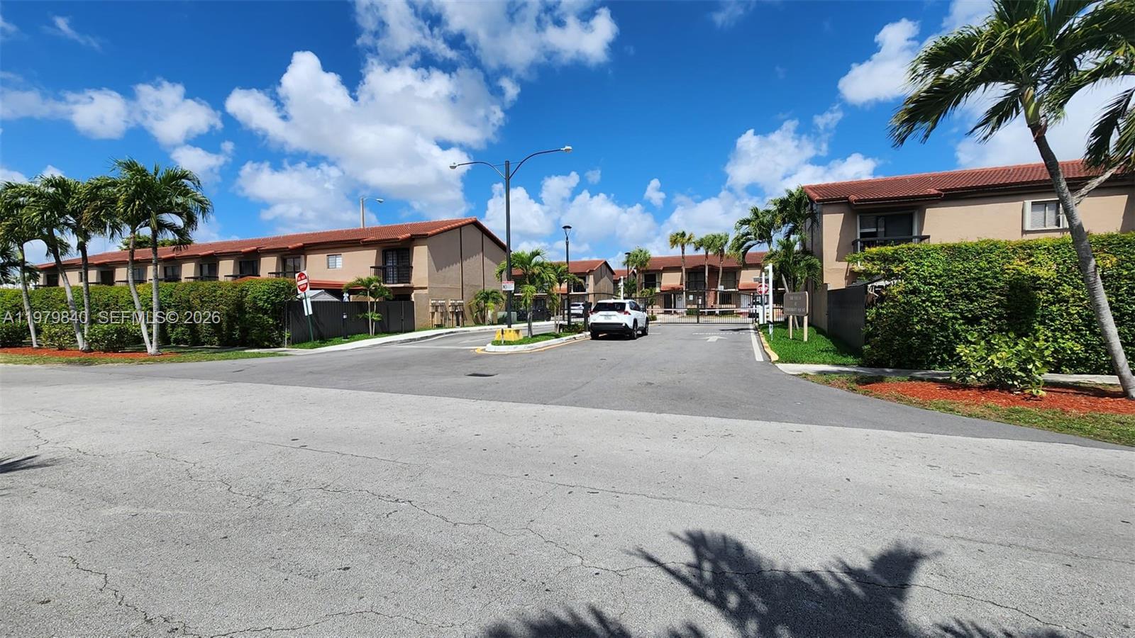 VILLAS UNIVERSITY SQUARE - Residential Lease