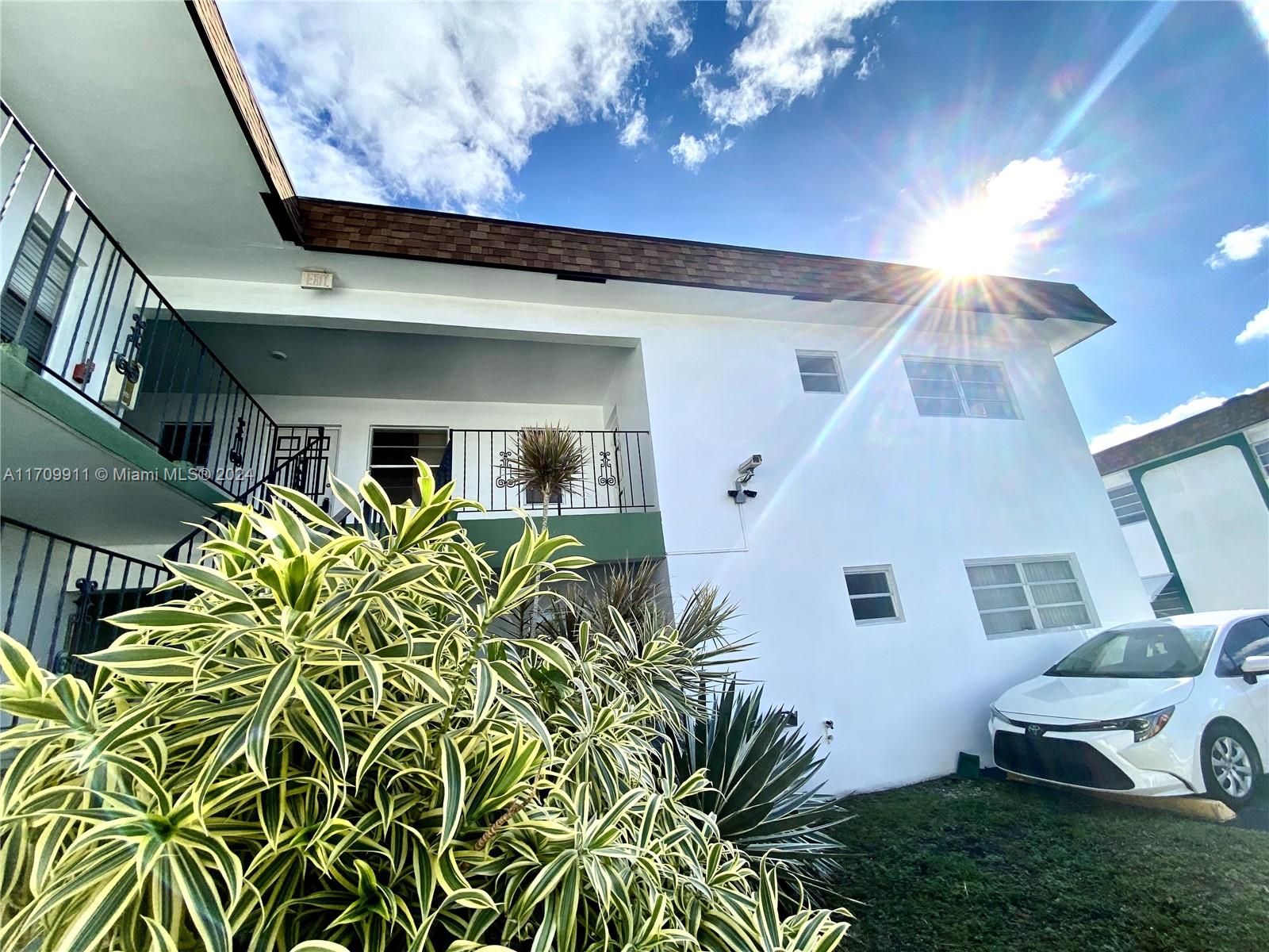 Rental Property at 2219 Polk St 1B, Hollywood, Broward County, Florida - Bedrooms: 1 
Bathrooms: 1  - $1,500 MO.