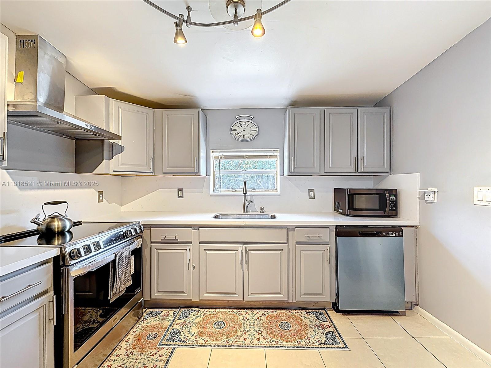 BREEZYWAY MANOR SECOND AD - Residential