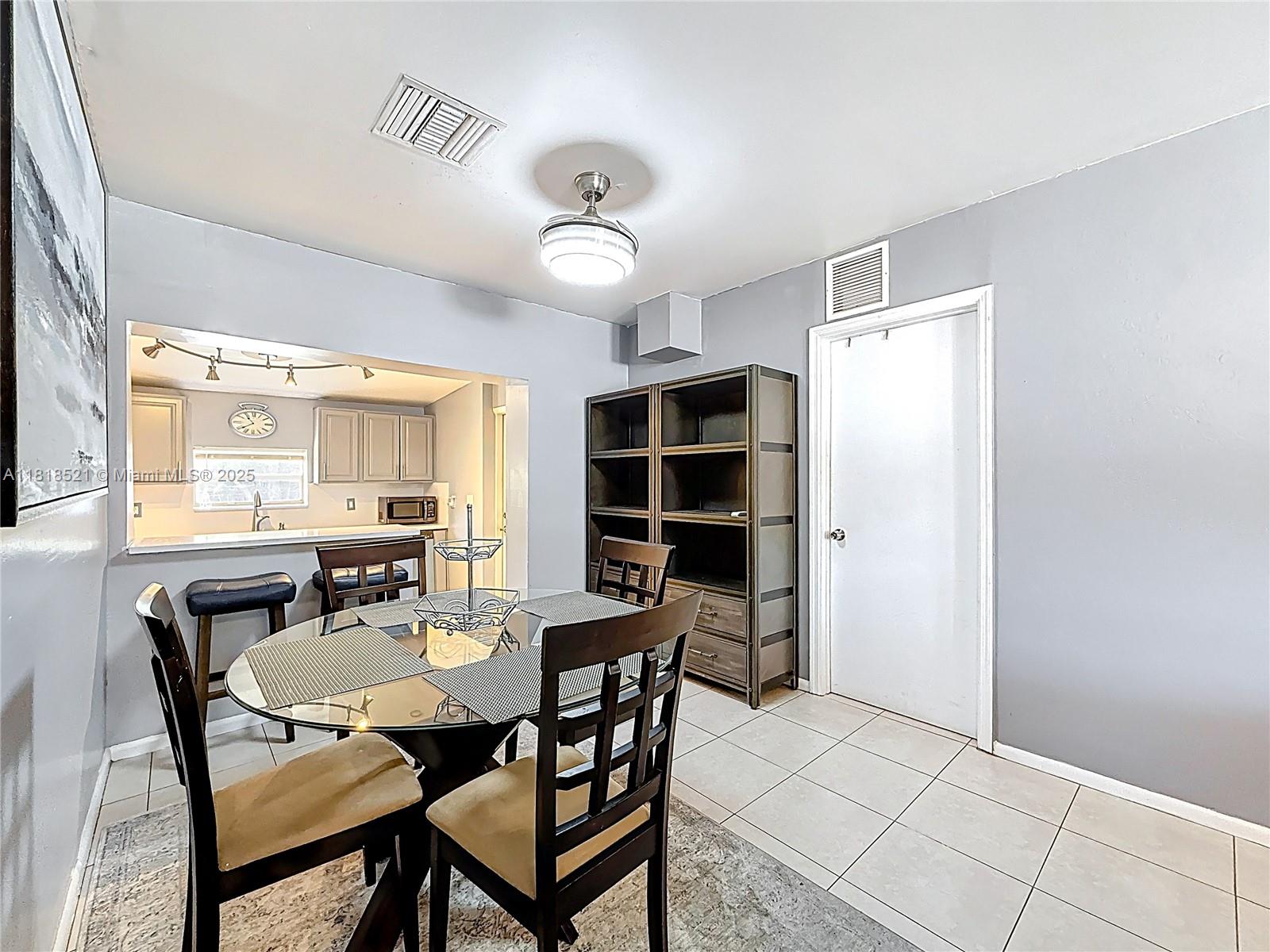 BREEZYWAY MANOR SECOND AD - Residential