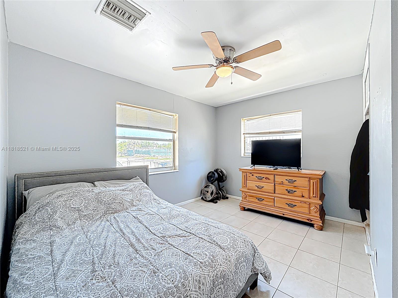 BREEZYWAY MANOR SECOND AD - Residential