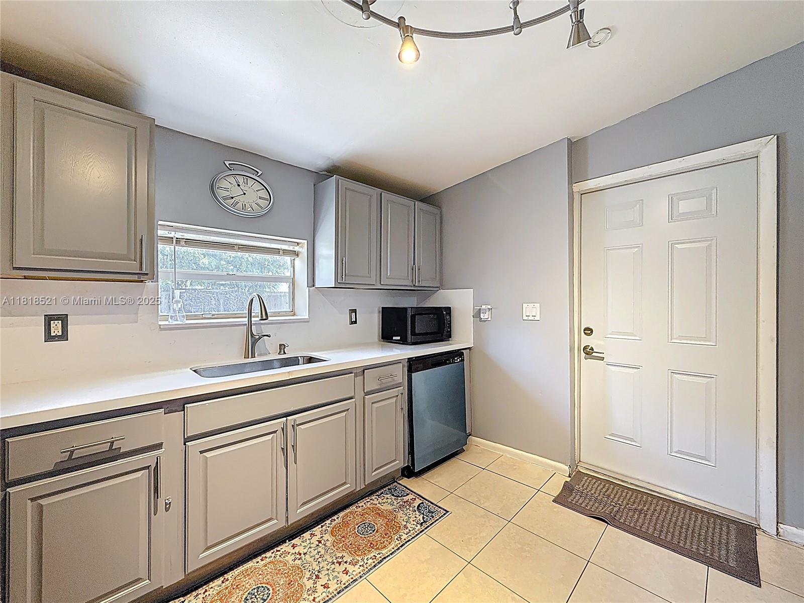 BREEZYWAY MANOR SECOND AD - Residential