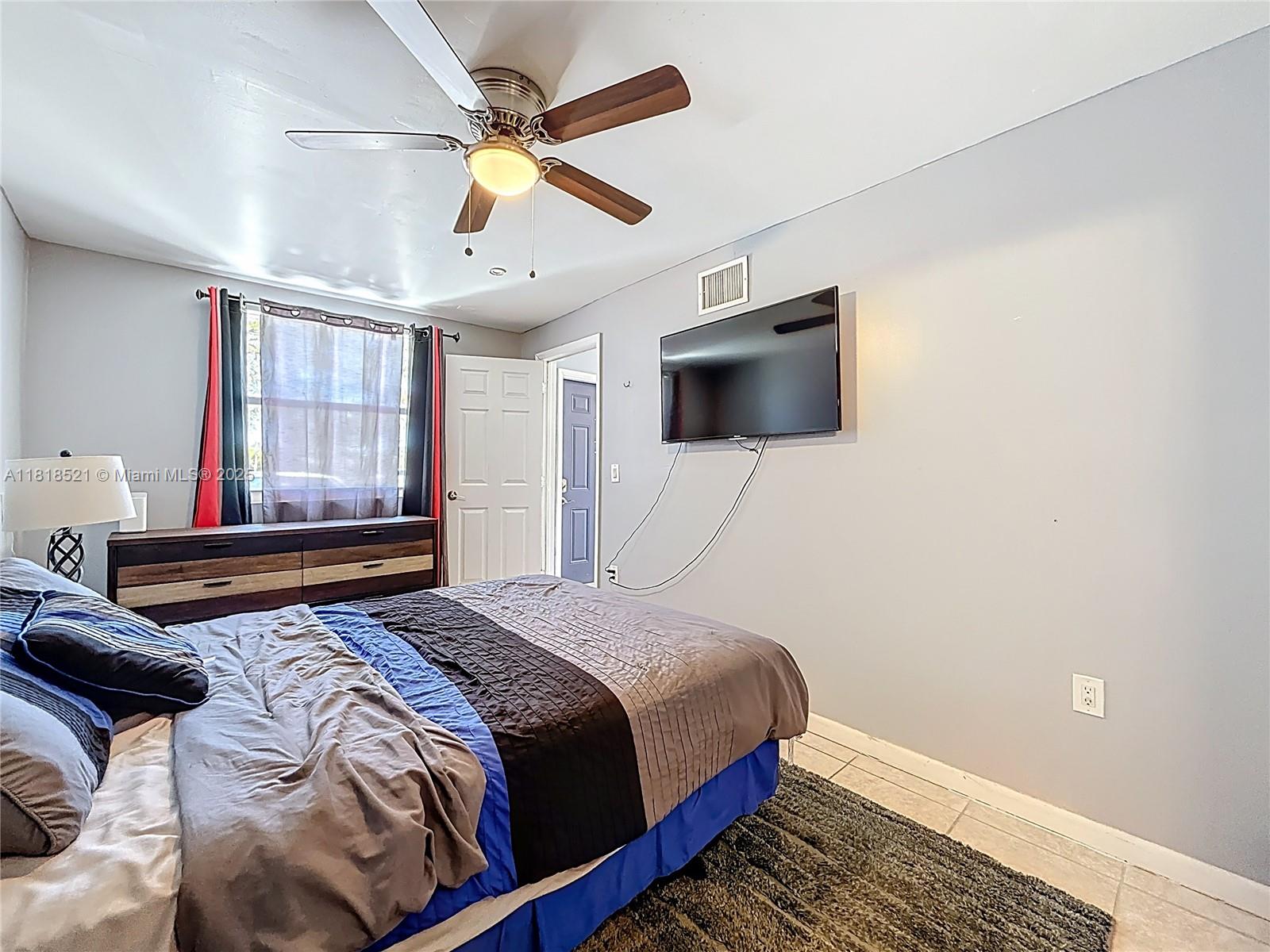 BREEZYWAY MANOR SECOND AD - Residential