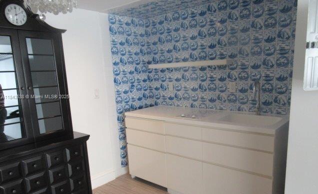 1100 West Ave 703