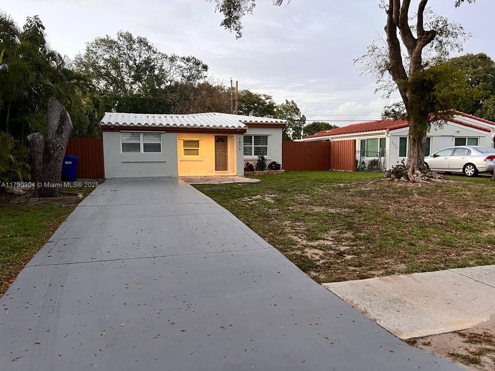 Rental Property at 1371 Ne 181st St, North Miami Beach, Miami-Dade County, Florida - Bedrooms: 2 
Bathrooms: 1  - $3,350 MO.