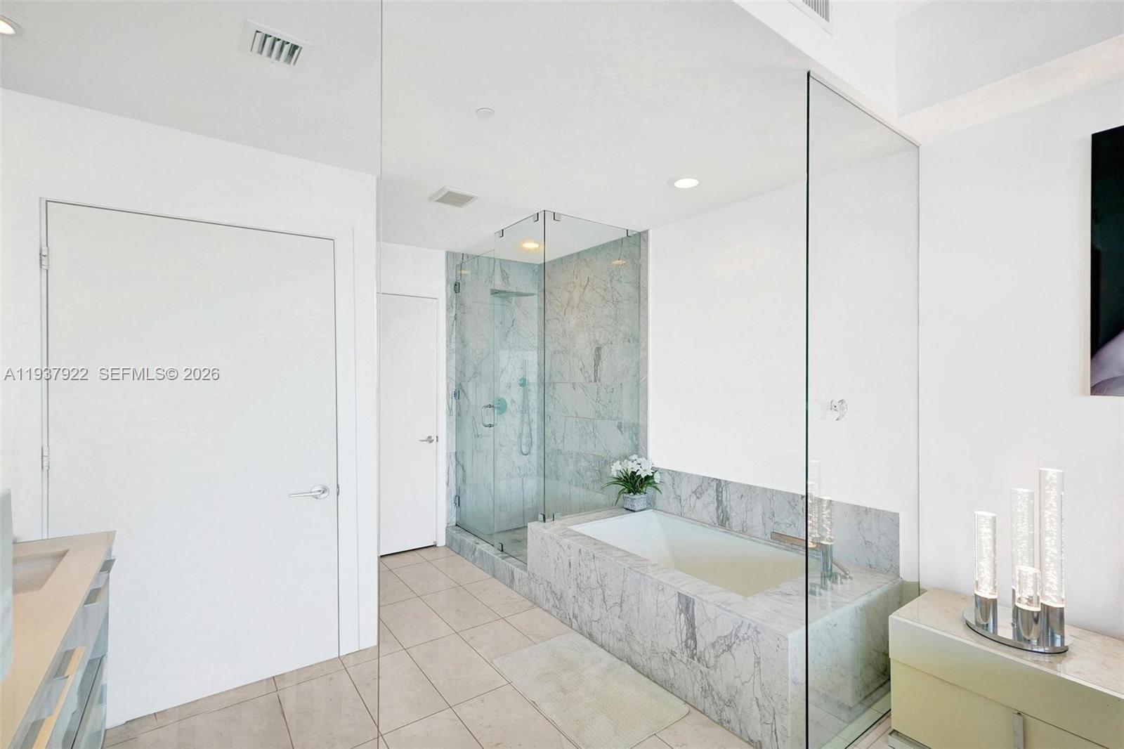 GRAN PARAISO CONDO - Residential