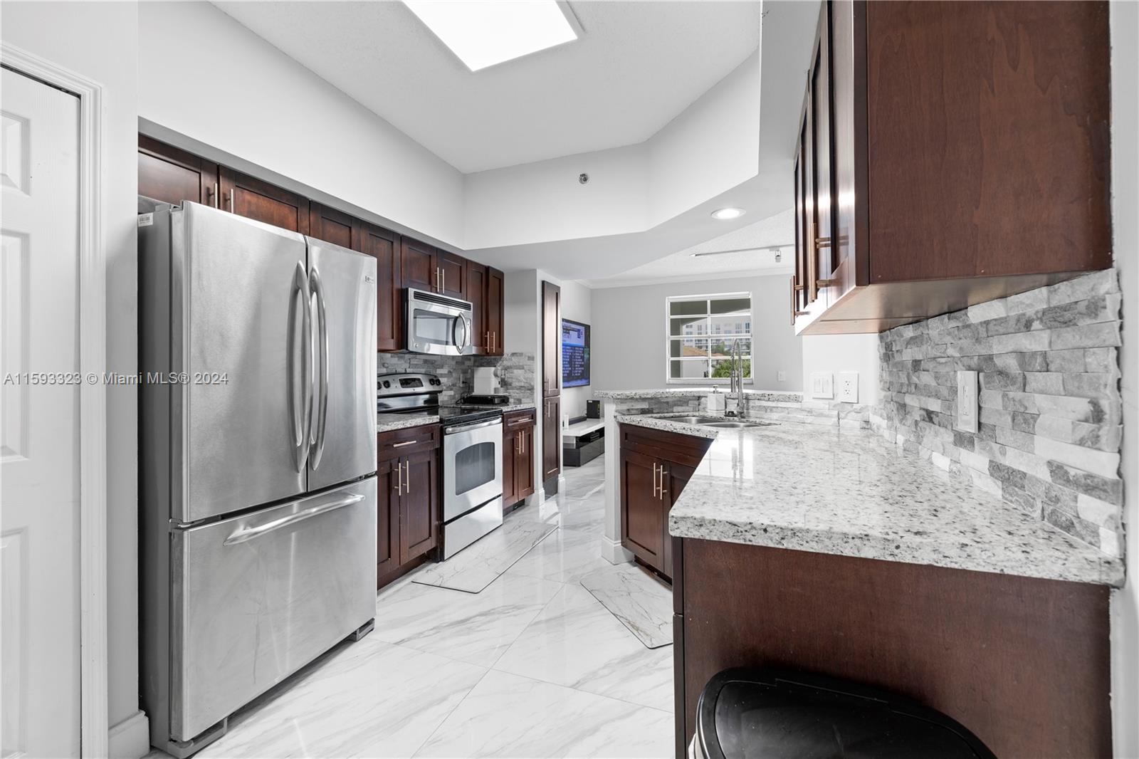 Property for Sale at 3105 Ne 184th St 7305, Aventura, Miami-Dade County, Florida - Bedrooms: 2 
Bathrooms: 2  - $479,000