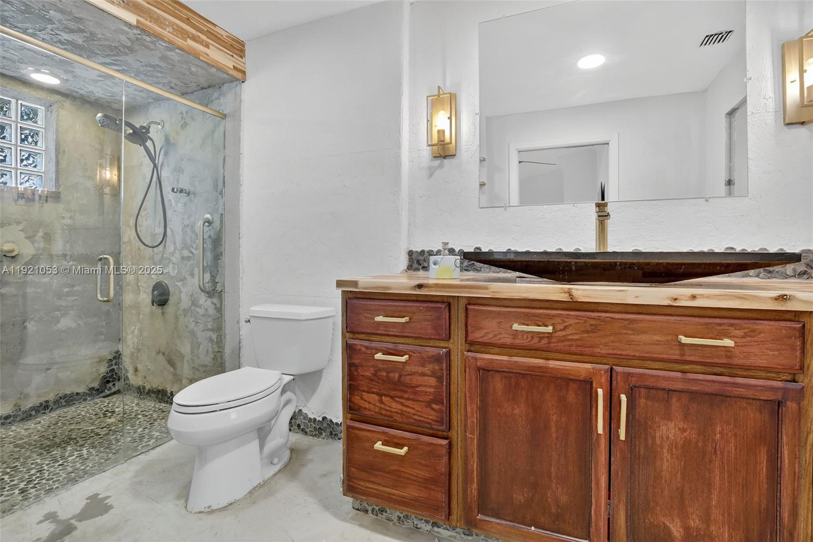 COUNTRY ISLES - Residential