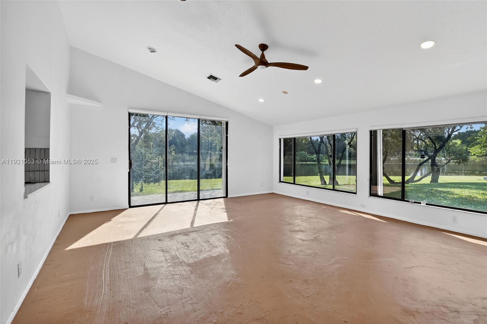 COUNTRY ISLES - Residential