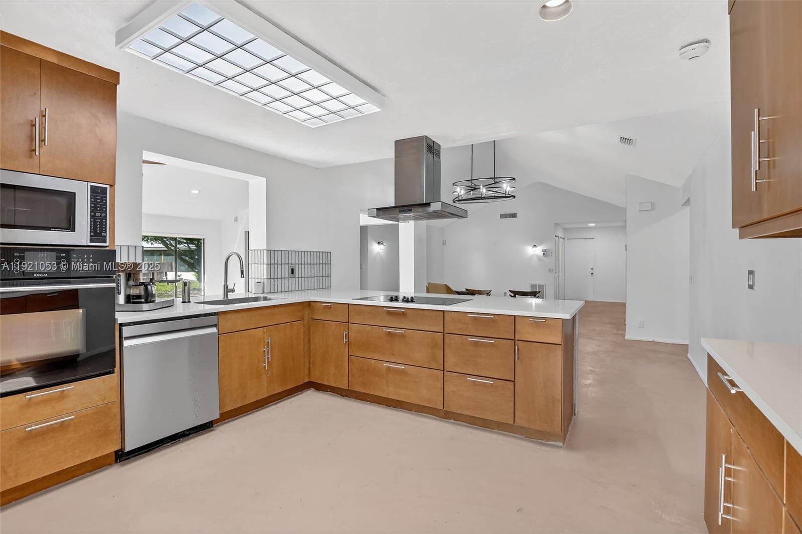 COUNTRY ISLES - Residential