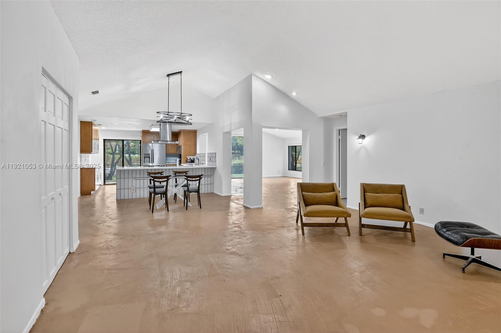 COUNTRY ISLES - Residential