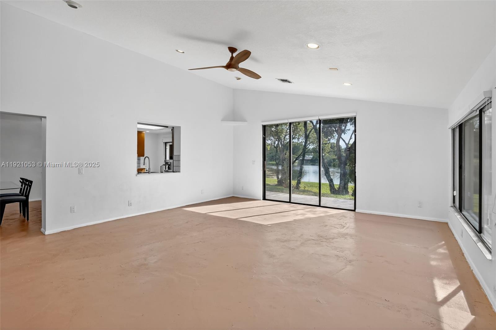 COUNTRY ISLES - Residential