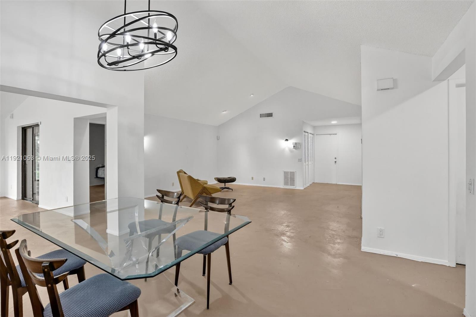 COUNTRY ISLES - Residential