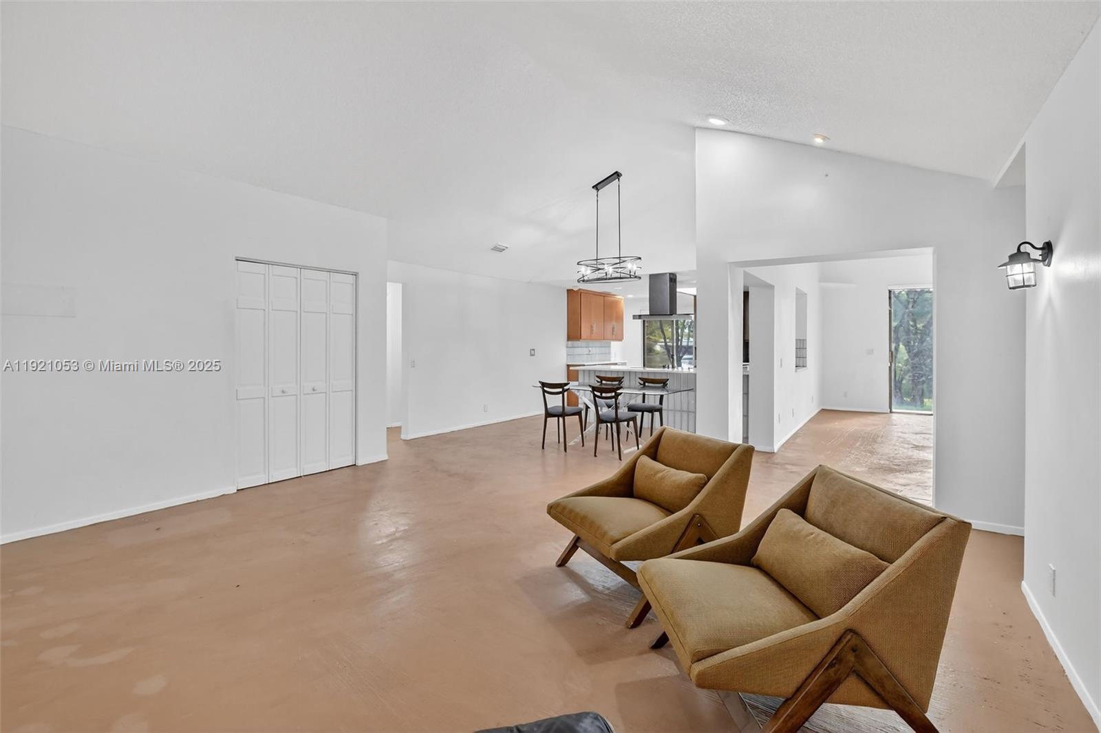 COUNTRY ISLES - Residential