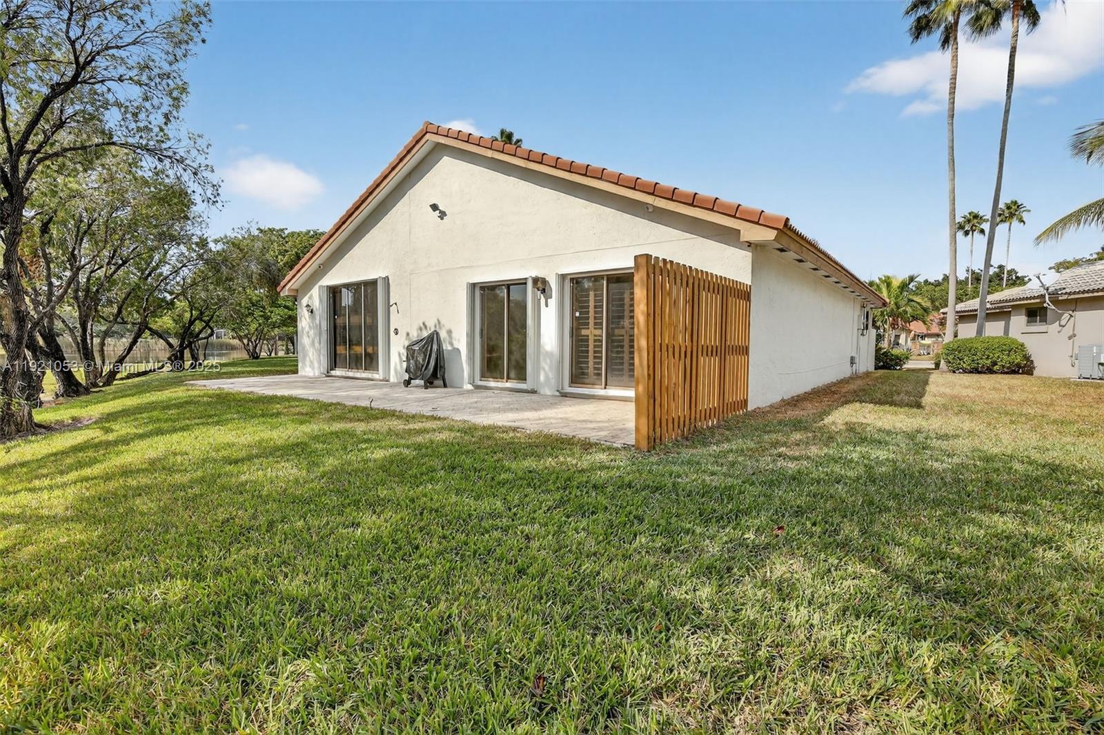 COUNTRY ISLES - Residential