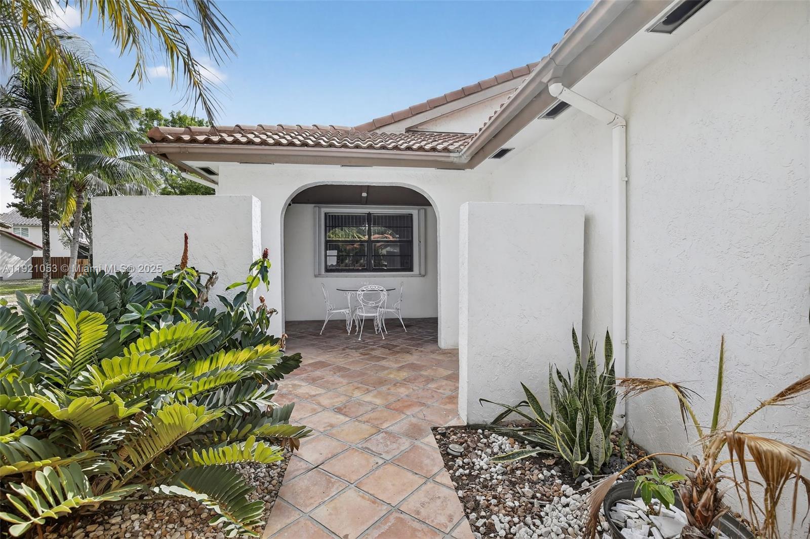 COUNTRY ISLES - Residential