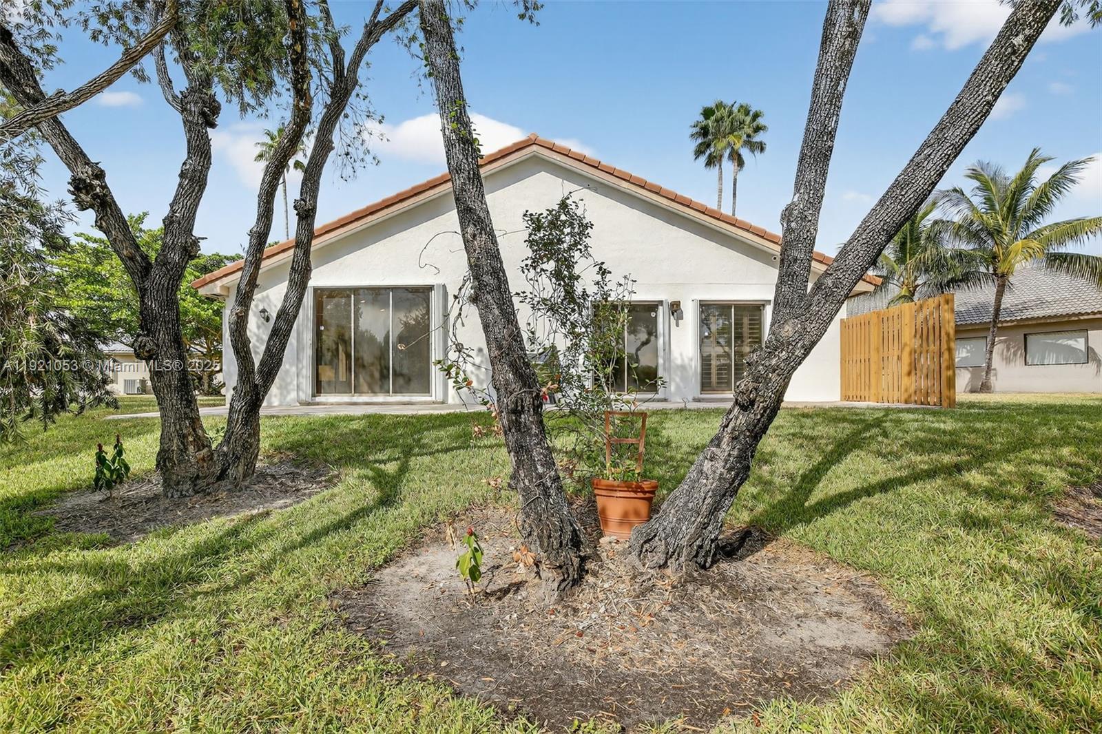 COUNTRY ISLES - Residential