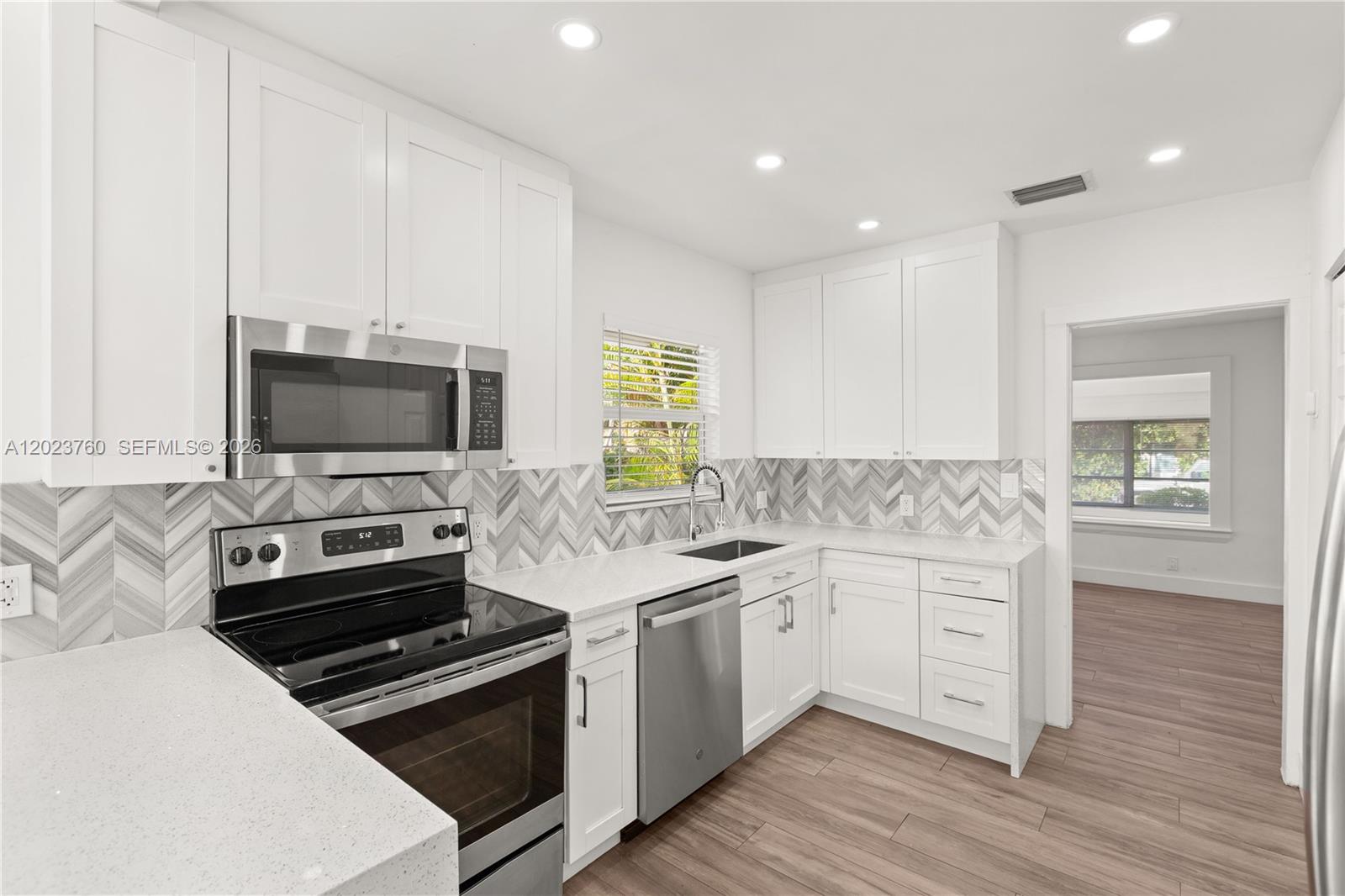 TAMIAMI PLACE PLAN 1 - Residential