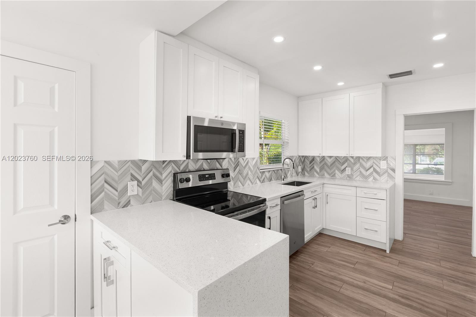 TAMIAMI PLACE PLAN 1 - Residential