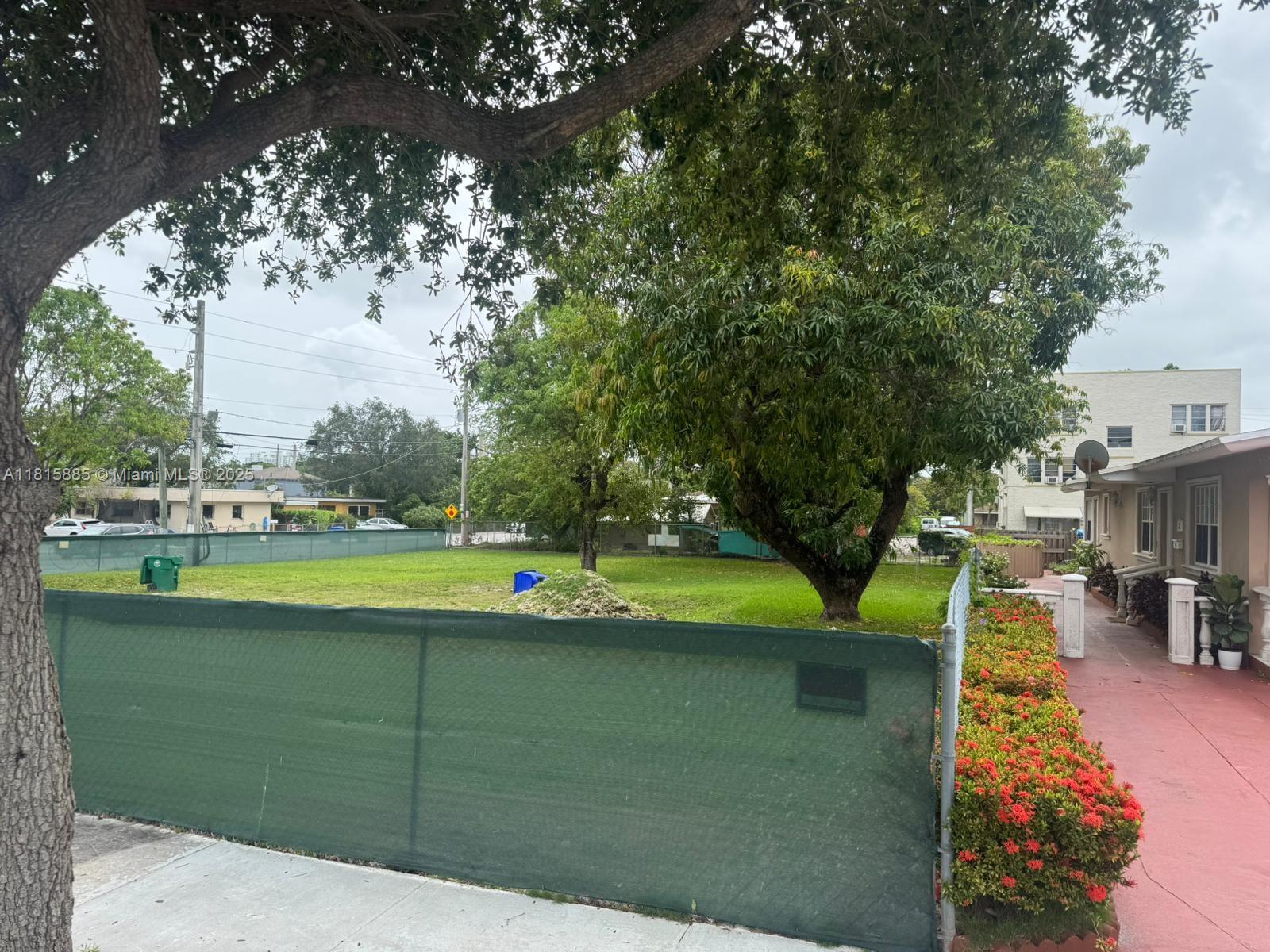 GLENROYAL SUB - Land