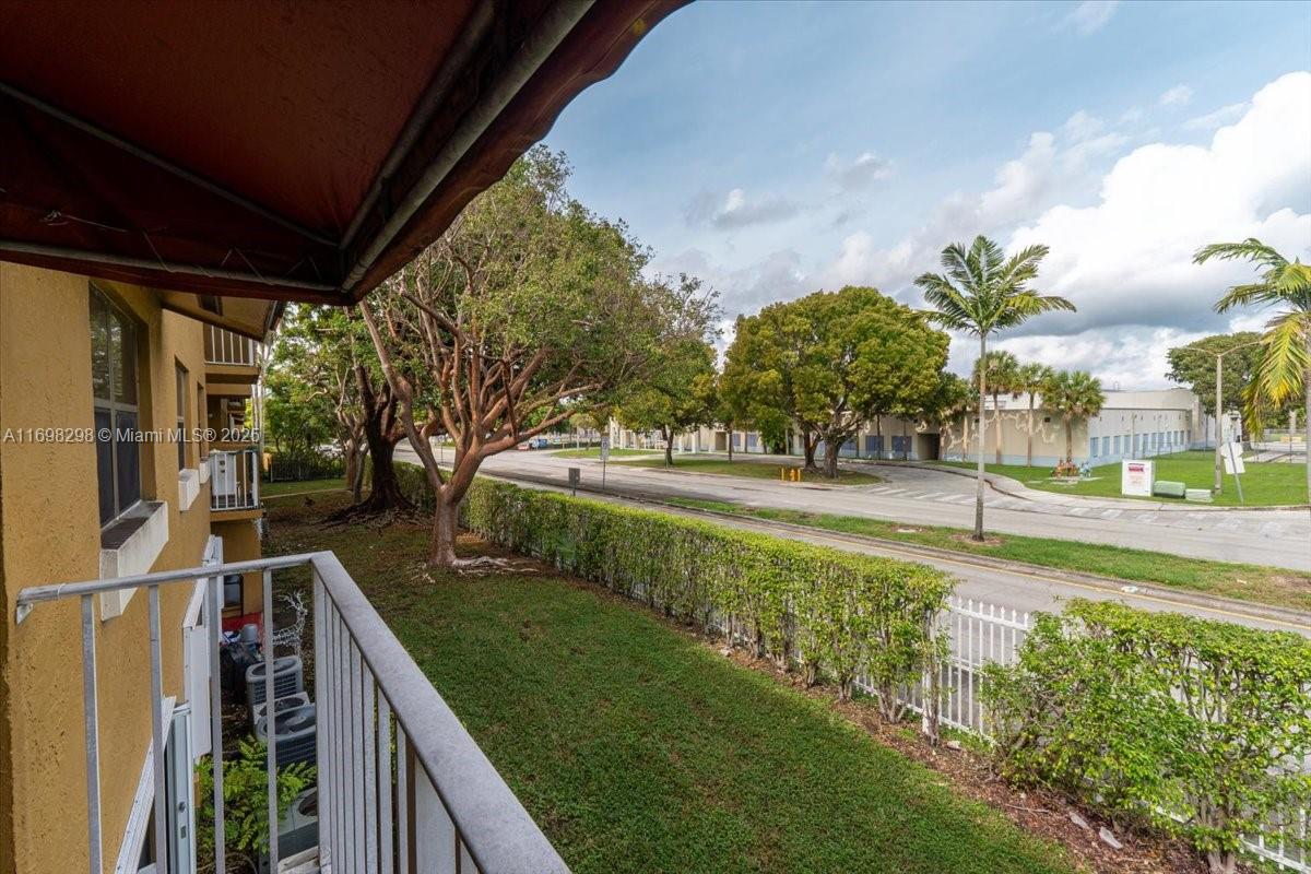 THE COURTS AT KENDALL - Residential