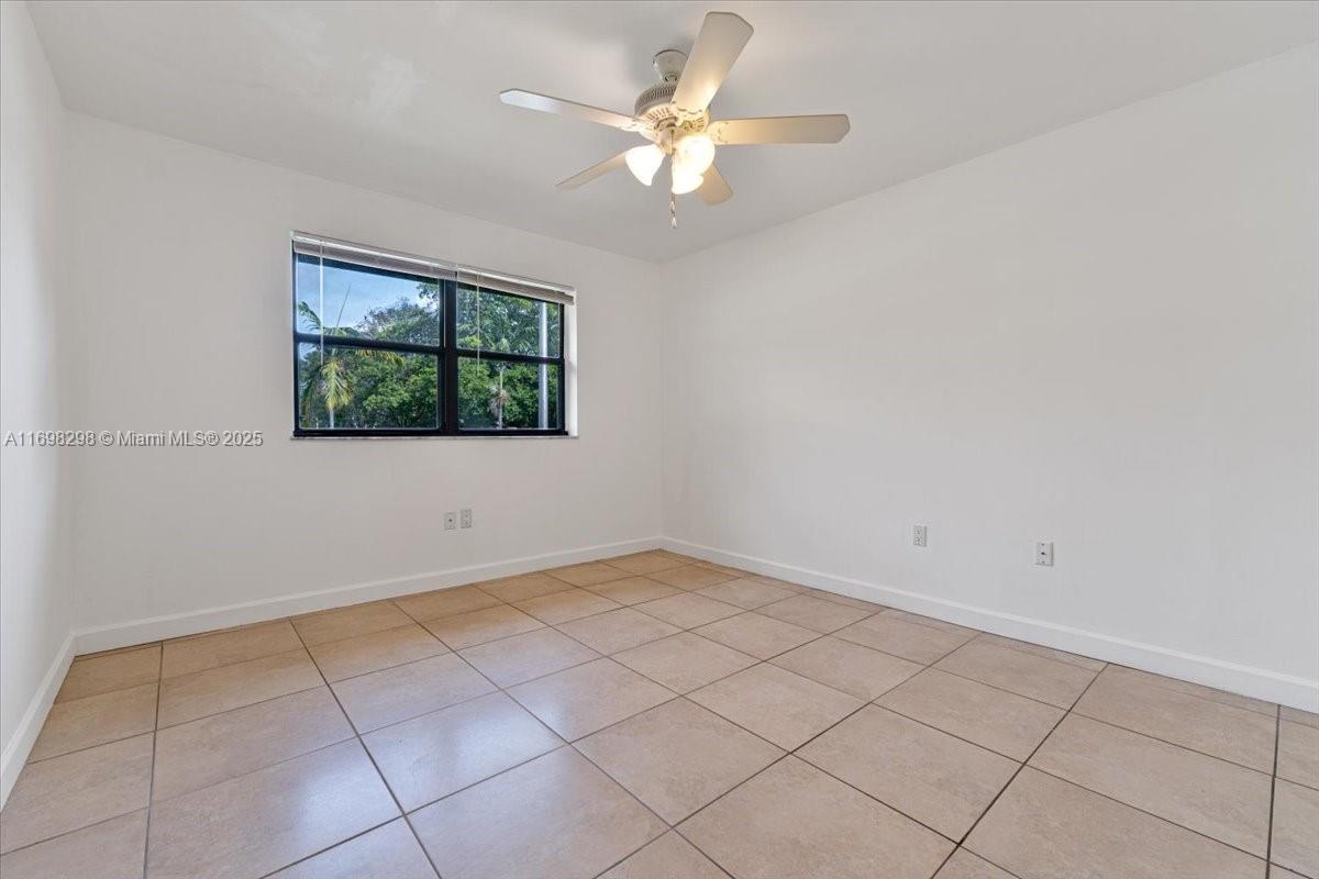 THE COURTS AT KENDALL - Residential