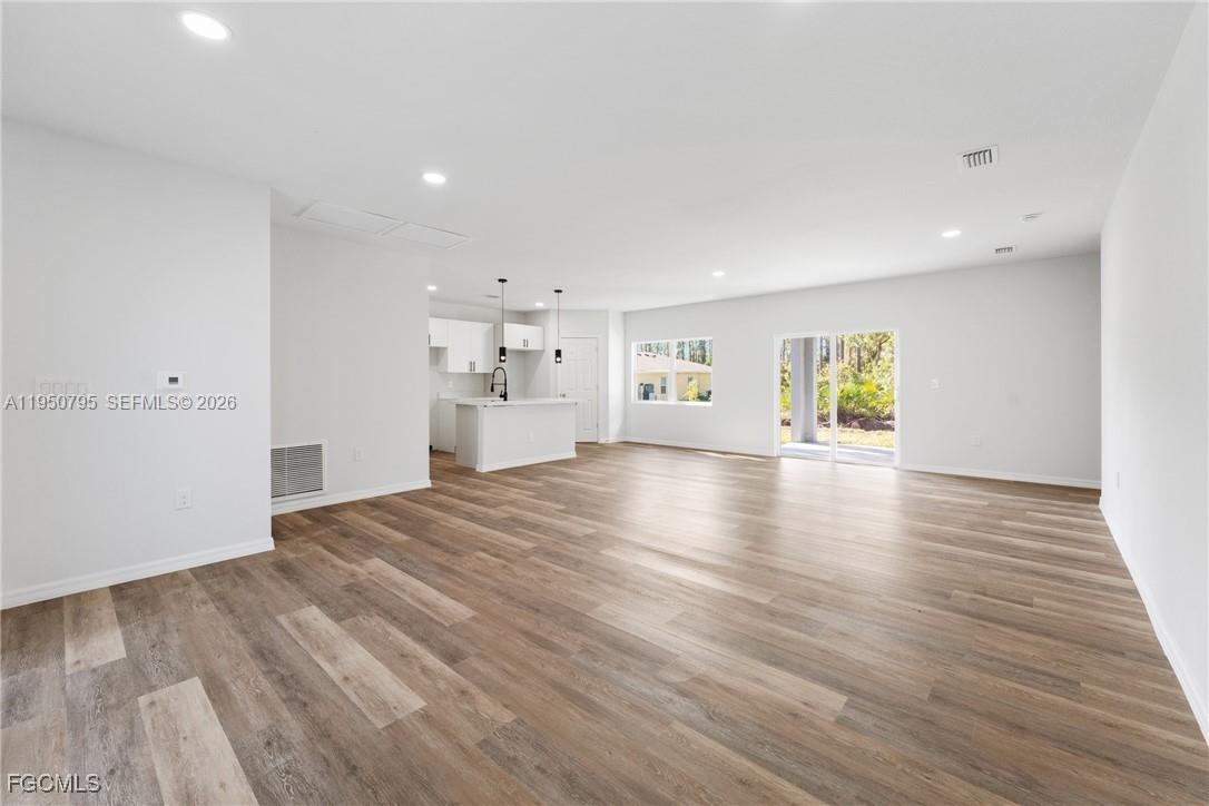 TWIN LAKE ESTATES - Residential