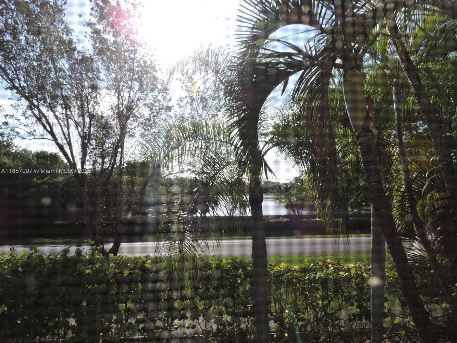 LAKESHORE CONDO #9 - Residential