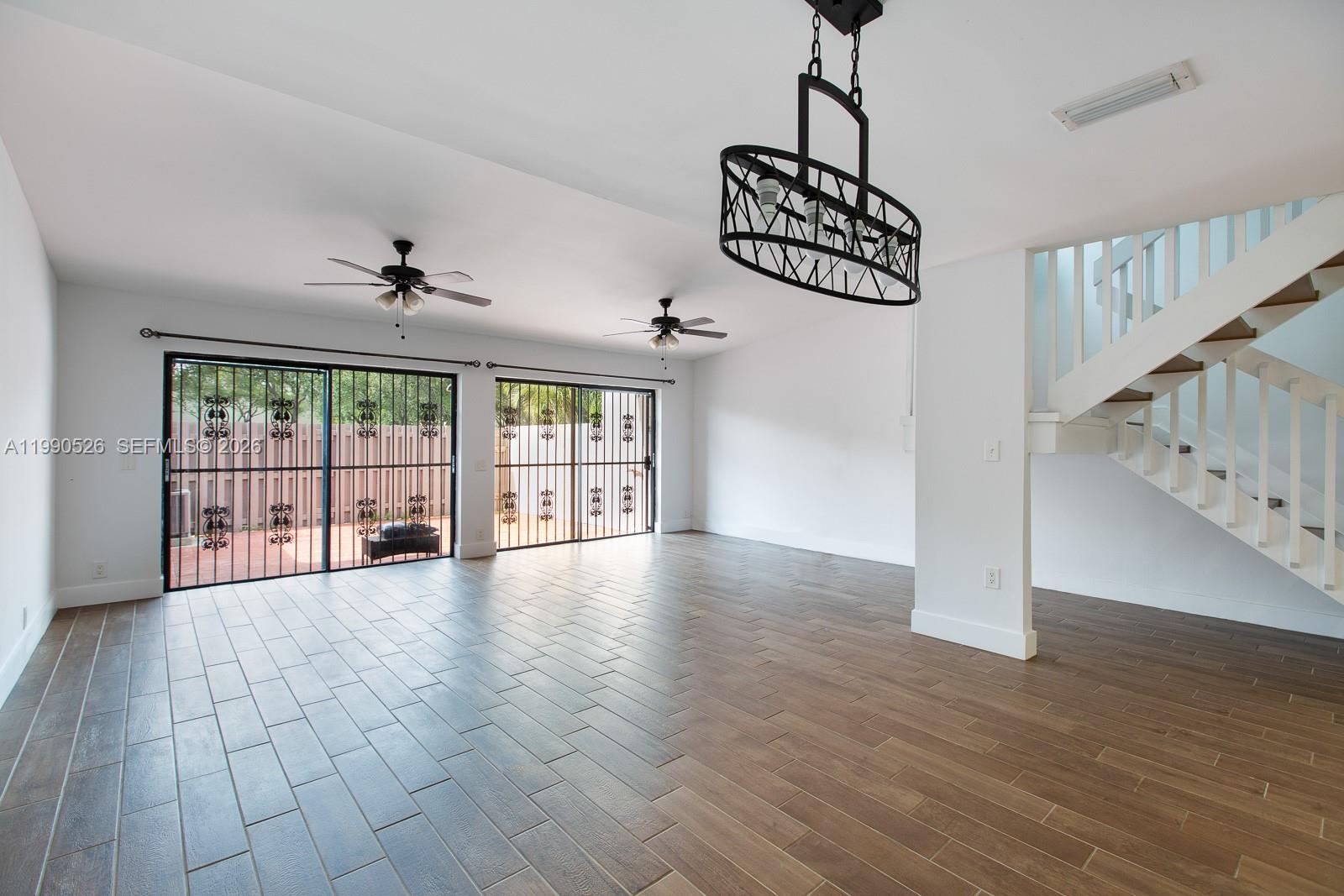 CREEKSIDE VILLAS SEC1 - Residential