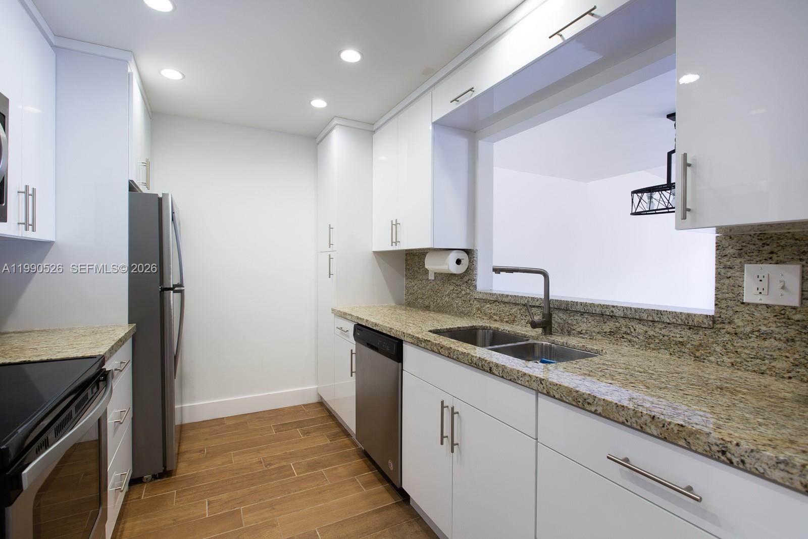 CREEKSIDE VILLAS SEC1 - Residential