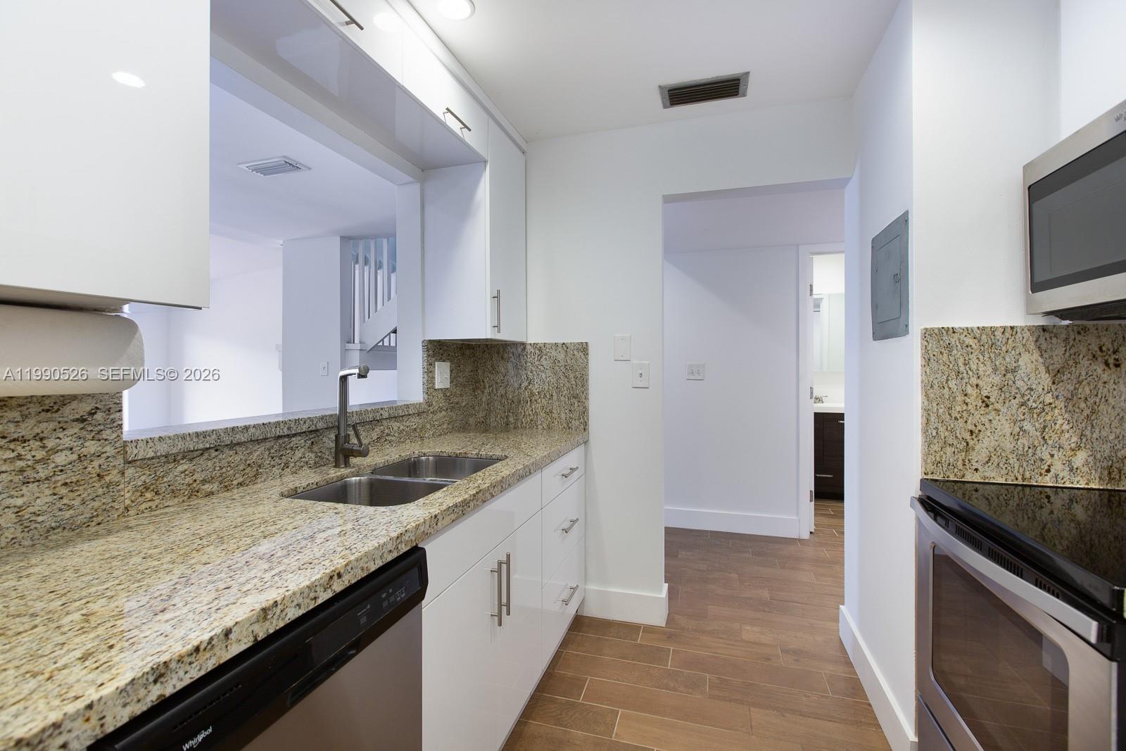 CREEKSIDE VILLAS SEC1 - Residential