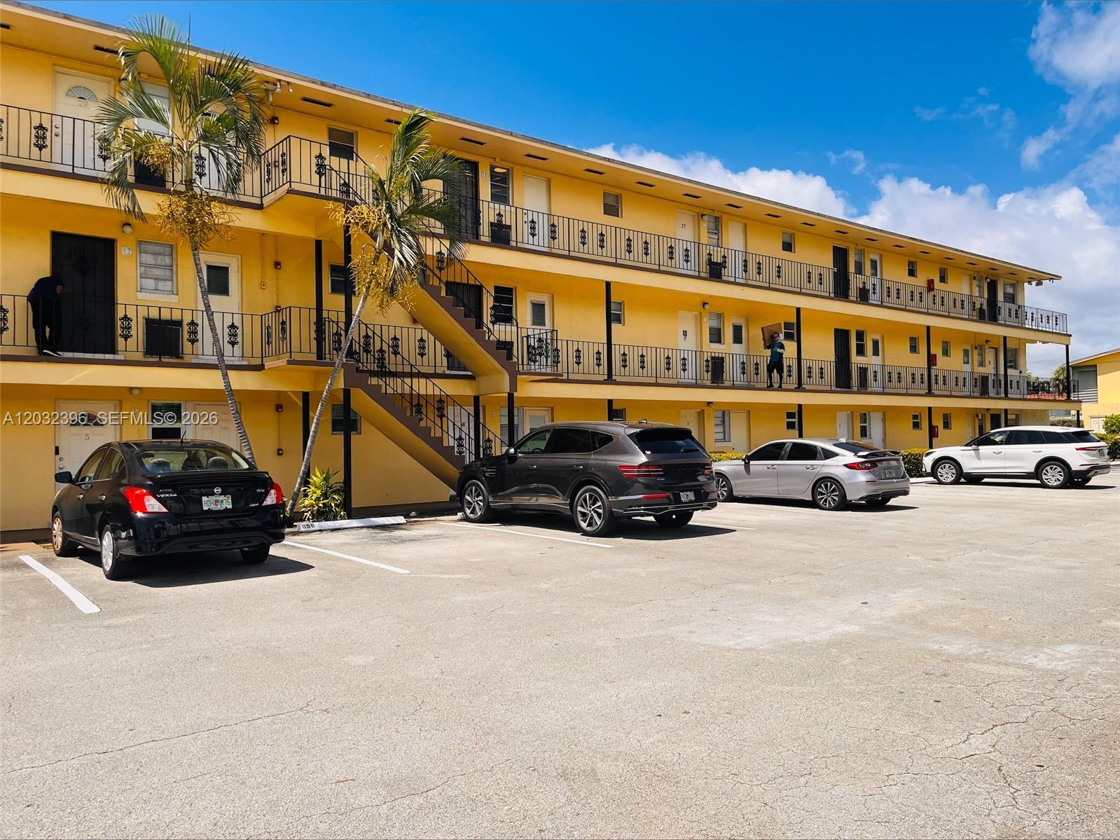 Photo 1 of 12 — 2880 NE 203rd St 28B, Aventura, FL 33180