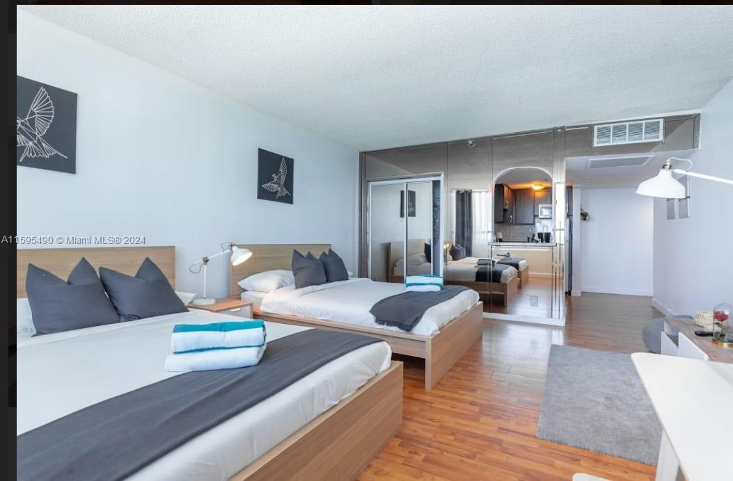5445 Collins Ave 1735