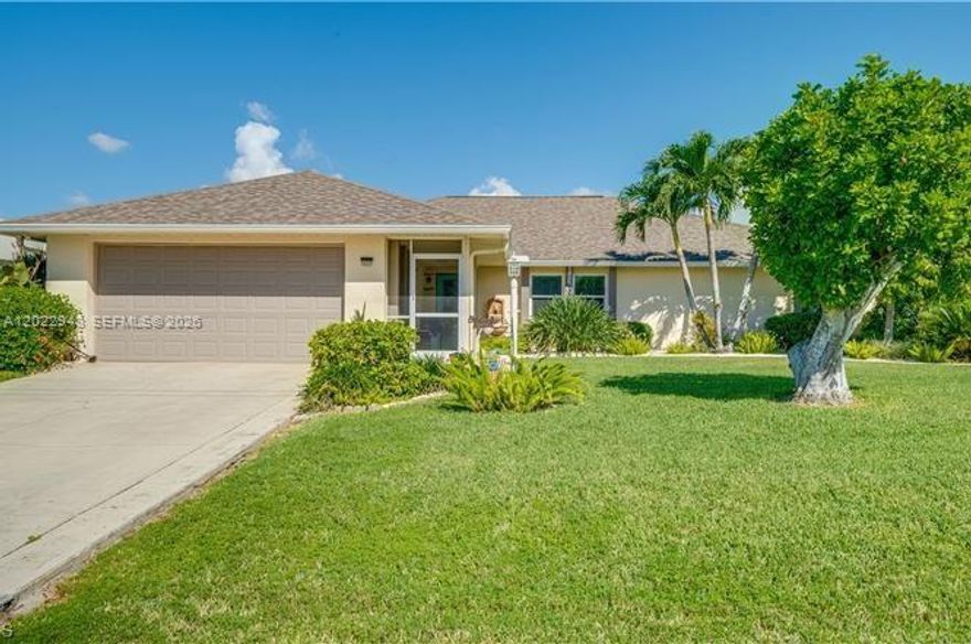 2 CAR GARAGE!!! Meticulously maintained 4 bedroom 2 Bath 4 Car tandem garage pool home spanning over 2,000sqft sits on a freshwater canal with concrete dock. The upgraded kitchen boasts exquisite granite countertops, breakfast bar and decorative back splash. Stainless steel appliances and plenty of cabinet space -wine cooler and 2 pantries.
Fully Furnished to do Airbnb | Motivated Seller. Call or text for showing instructions.