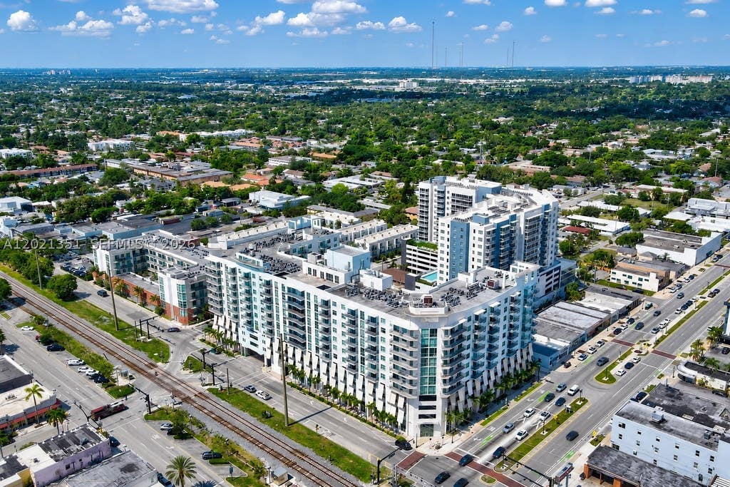 Photo of 140 S Dixie Hwy #510, Hollywood, FL 33020 (MLS # A12021351)