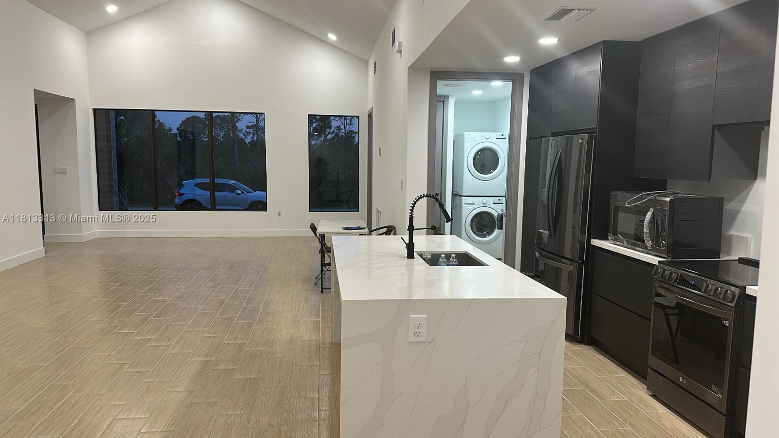 14074 Whittier